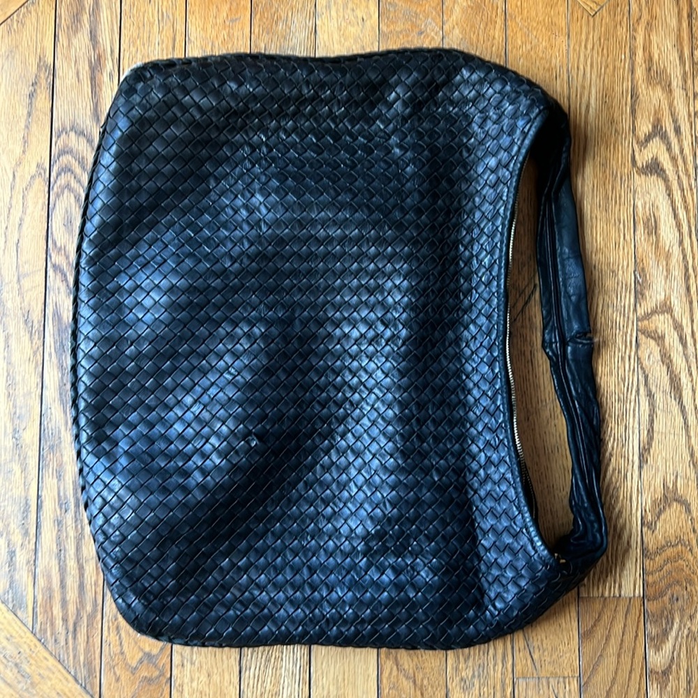 Pre-owed Authentic BOTTEGA VENNETA large hobo bag. Good condition